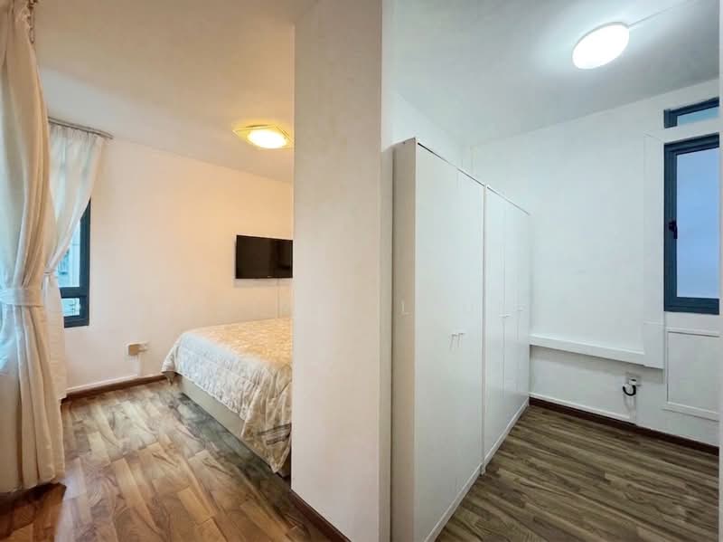 184 Edgefield Plains, 184 Edgefield Plains, 4 Bedrooms, 1,378 sqft, HDB Flat For Sale, by Desiree Leung, 500143159 - Master Bedroom - PropertyGuru.com.sg