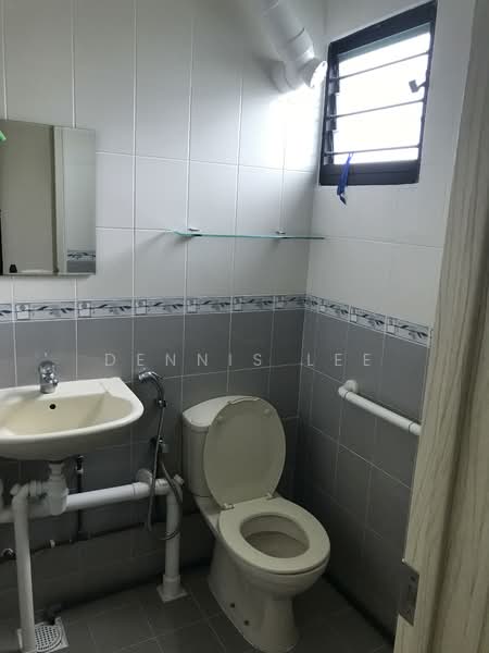 550 Ang Mo Kio Avenue 10, 550 Ang Mo Kio Avenue 10, 3 Bedrooms, 1,001 sqft, HDB Flat For Rent, by Dennis Lee, 500143161 - Bathroom - PropertyGuru.com.sg