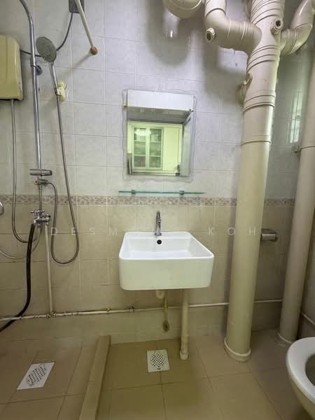 690A Choa Chu Kang Crescent, 690A Choa Chu Kang Crescent, 3 Bedrooms, 1,184 sqft, HDB Flat For Sale, by Desmond Koh, 500143162 - Bathroom - PropertyGuru.com.sg