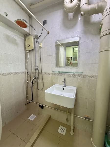 690A Choa Chu Kang Crescent, 690A Choa Chu Kang Crescent, 3 Bedrooms, 1,184 sqft, HDB Flat For Sale, by Desmond Koh, 500143162 - Bathroom - PropertyGuru.com.sg