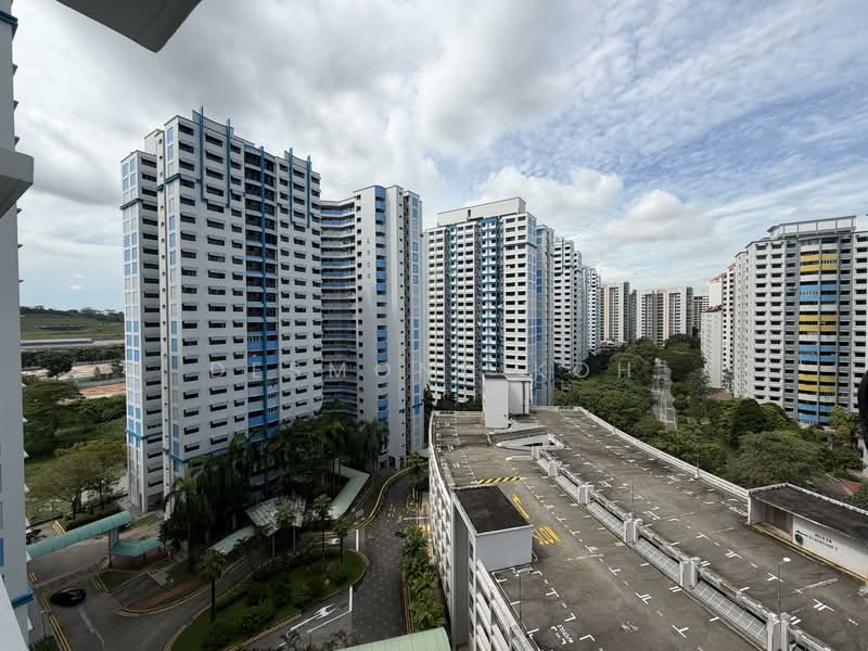 690A Choa Chu Kang Crescent, 690A Choa Chu Kang Crescent, 3 Bedrooms, 1,184 sqft, HDB Flat For Sale, by Desmond Koh, 500143162 - Exterior - PropertyGuru.com.sg
