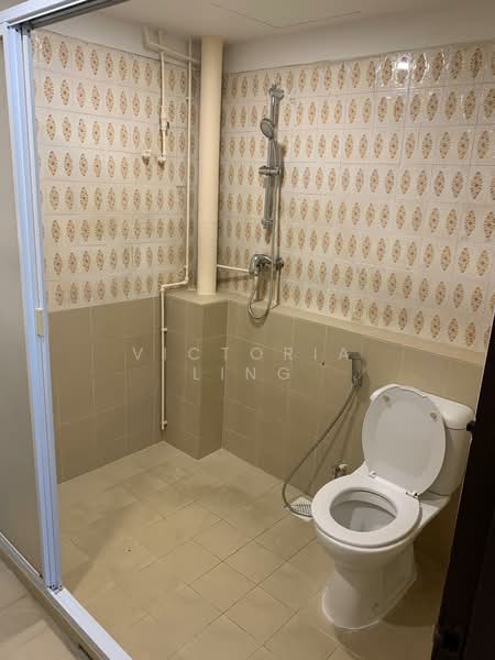 Serangoon, , Room Rental, 200 sqft, Terraced House For Rent, by Victoria Ling, 500143183 - Bathroom - PropertyGuru.com.sg
