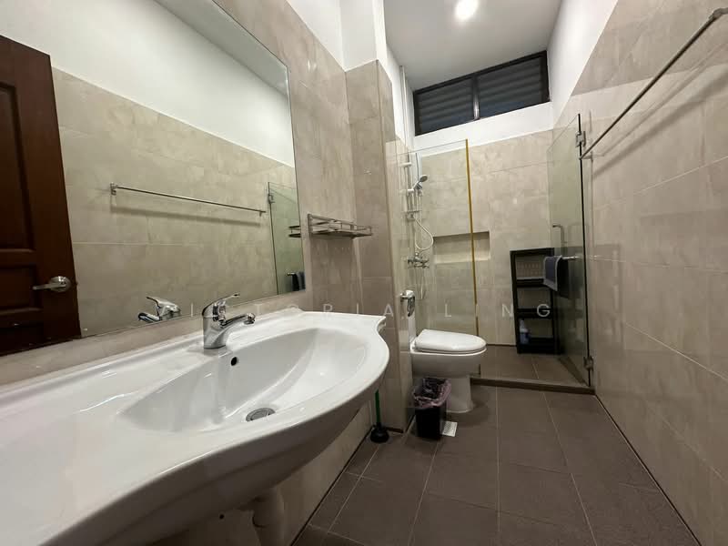 Serangoon, , Room Rental, 200 sqft, Terraced House For Rent, by Victoria Ling, 500143183 - Bathroom - PropertyGuru.com.sg