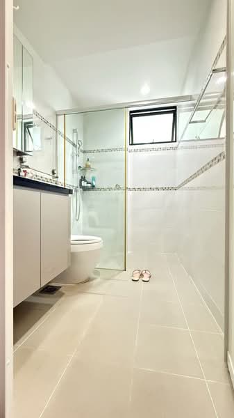 Simei Green Condominium, 1 Simei Street 4, 3 Bedrooms, 969 sqft, Condominium For Sale, by Cai Ju, 500143187 - Master Bathroom - PropertyGuru.com.sg