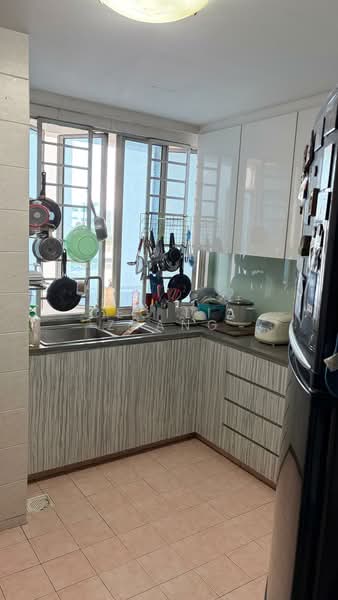 Northoaks, 30 Woodlands Cresent, 3 Bedrooms, 1,292 sqft, Condominium For Rent, by Cecilia Zhang, 500143190 - Kitchen - PropertyGuru.com.sg