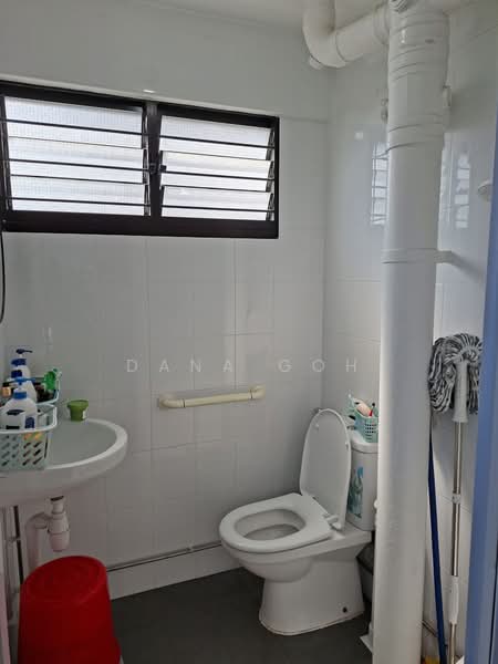 111 Serangoon North Avenue 1, 111 Serangoon North Avenue 1, Room Rental, 150 sqft, HDB Flat For Rent, by Dana Goh, 500143196 - Bathroom - PropertyGuru.com.sg