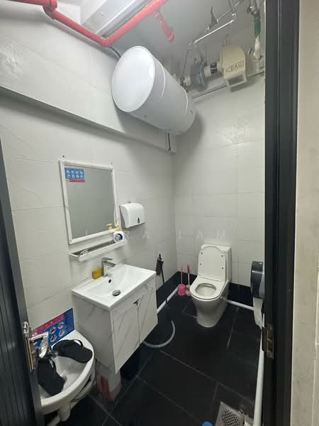 Primz Bizhub, 21 Woodlands Close singapore, 2,659 sqft, Light Industrial (B1) For Rent, by Lara Lam, 500143203 - Bathroom - CommercialGuru.com.sg