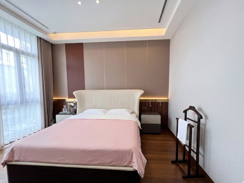 Rare large plot renovated landed house at Sentosa Cove, , 6 Bedrooms, 21,000 sqft, Detached House For Sale, by Julian Li, 500143204 - Bedroom - PropertyGuru.com.sg