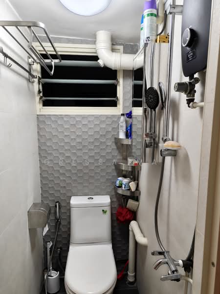 173 Lorong 1 Toa Payoh, 173 Lorong 1 Toa Payoh, 2 Bedrooms, 678 sqft, HDB Flat For Rent, by Gressa Mak, 500143209 - Bathroom - PropertyGuru.com.sg