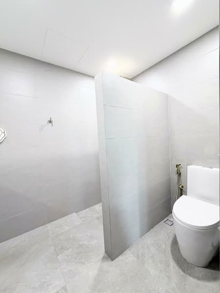 The Floravale, 246 Westwood Avenue, 3 Bedrooms, 1,238 sqft, Executive Condominium For Sale, by Nona Kirana, 500143214 - Bathroom - PropertyGuru.com.sg