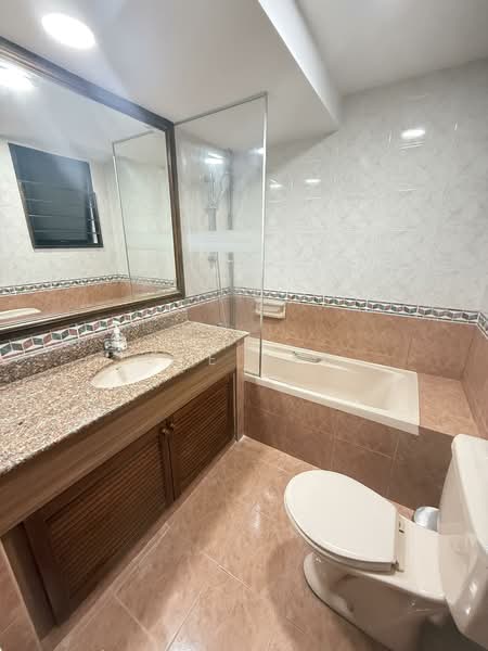 Simsville, 2 Geylang East Avenue 2, 2 Bedrooms, 969 sqft, Condominium For Rent, by Joe Tay, 500143222 - Bathroom - PropertyGuru.com.sg