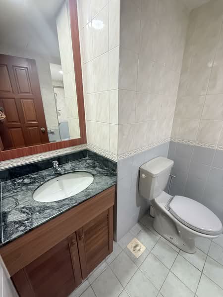 Simsville, 2 Geylang East Avenue 2, 2 Bedrooms, 969 sqft, Condominium For Rent, by Joe Tay, 500143222 - Bathroom - PropertyGuru.com.sg