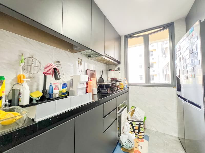 Palm Isles, 34 Flora Drive, 2 Bedrooms, 786 sqft, Condominium For Sale, by Hansel Tan, 500143235 - Kitchen - PropertyGuru.com.sg