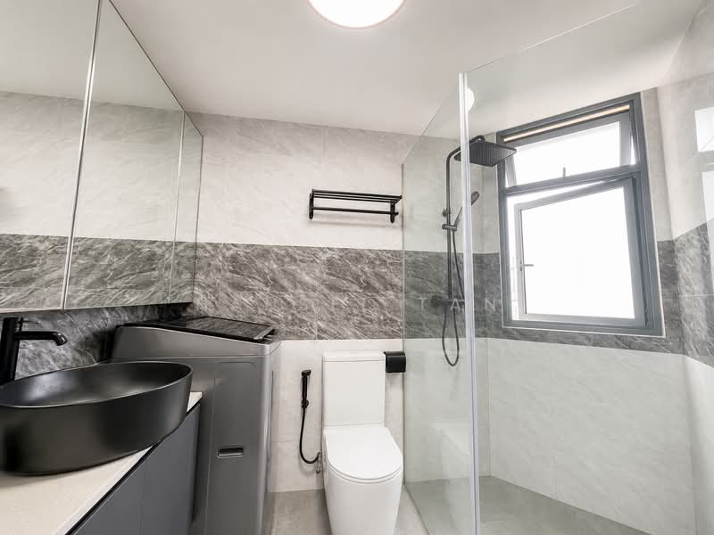 Palm Isles, 34 Flora Drive, 2 Bedrooms, 786 sqft, Condominium For Sale, by Hansel Tan, 500143235 - Bathroom - PropertyGuru.com.sg