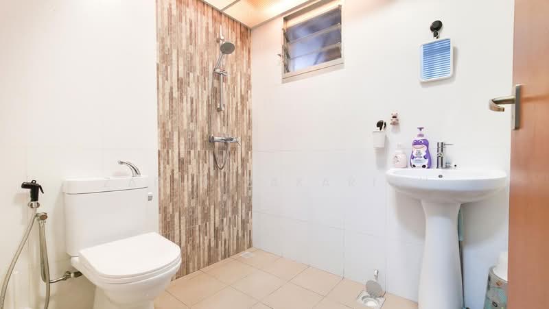 449A Bukit Batok West Avenue 9, 449A Bukit Batok West Avenue 9, 3 Bedrooms, 1,001 sqft, HDB Flat For Sale, by Zabid Zakariah, 500143239 - Bathroom - PropertyGuru.com.sg