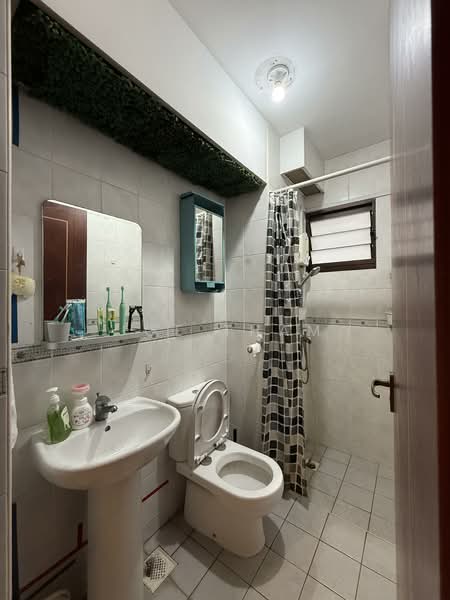 90 Tanglin Halt Road, 90 Tanglin Halt Road, Room Rental, 130 sqft, HDB Flat For Rent, by Joe Tham, 500143248 - Bathroom - PropertyGuru.com.sg