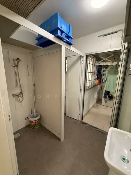 21 Teban Gardens Road, 21 Teban Gardens Road, 3 Bedrooms, 936 sqft, HDB Flat For Sale, by Tony Seow, 500143251 - Bathroom - PropertyGuru.com.sg