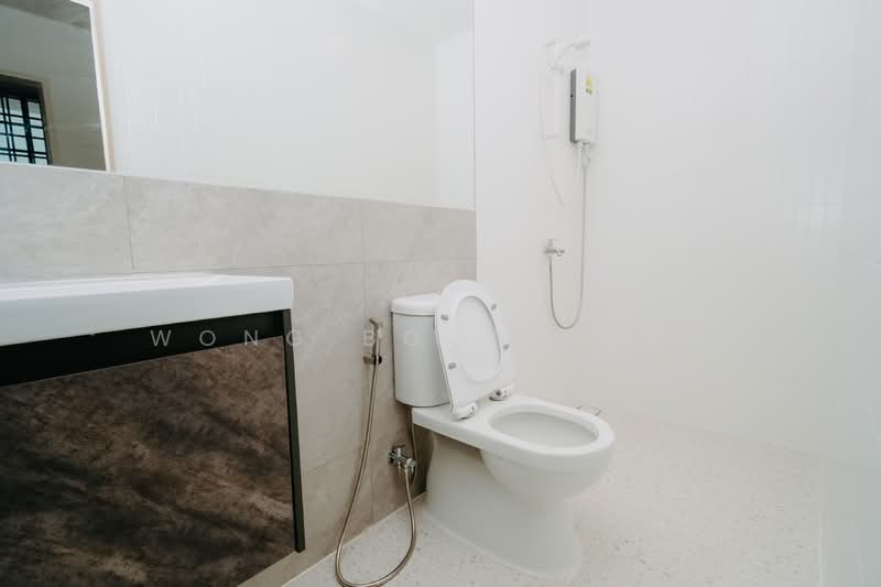 8 Lewis Road Walk Up Apartment, , 3 Bedrooms, 1,507 sqft, Walk-up Apartment For Rent, by Wong Boon Keng, 500143253 - Bathroom - PropertyGuru.com.sg