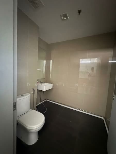 HH @ Kallang, 55 Kallang Pudding Road, 1,927 sqft, Light Industrial (B1) For Rent, by Darryl Ng, 500143255 - Bathroom - CommercialGuru.com.sg