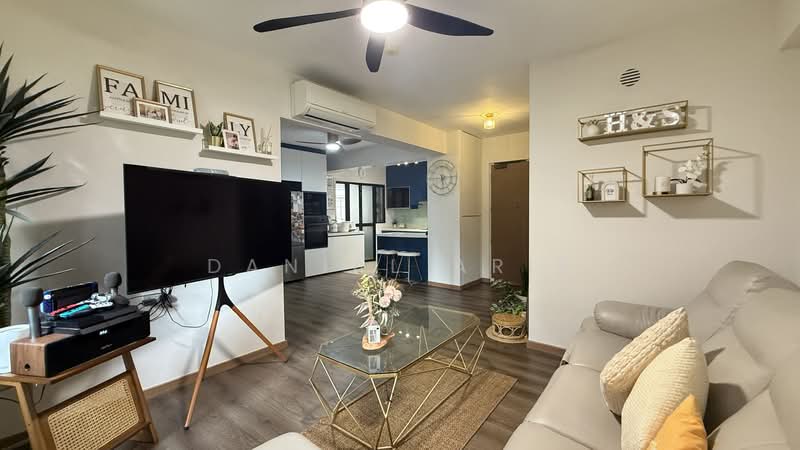 467A Bukit Batok West Avenue 9, 467A Bukit Batok West Avenue 9, 3 Bedrooms, 1,001 sqft, HDB Flat For Sale, by Danial Arif, 500143260 - Living Room - PropertyGuru.com.sg
