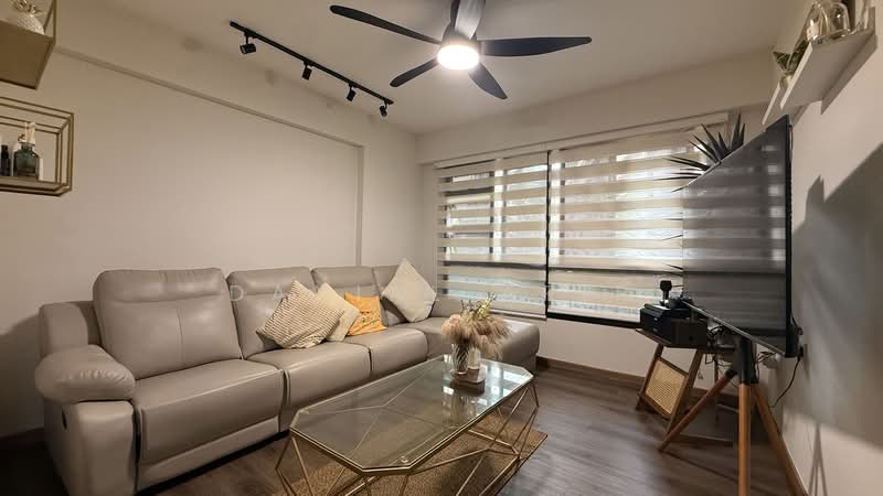467A Bukit Batok West Avenue 9, 467A Bukit Batok West Avenue 9, 3 Bedrooms, 1,001 sqft, HDB Flat For Sale, by Danial Arif, 500143260 - Living Room - PropertyGuru.com.sg