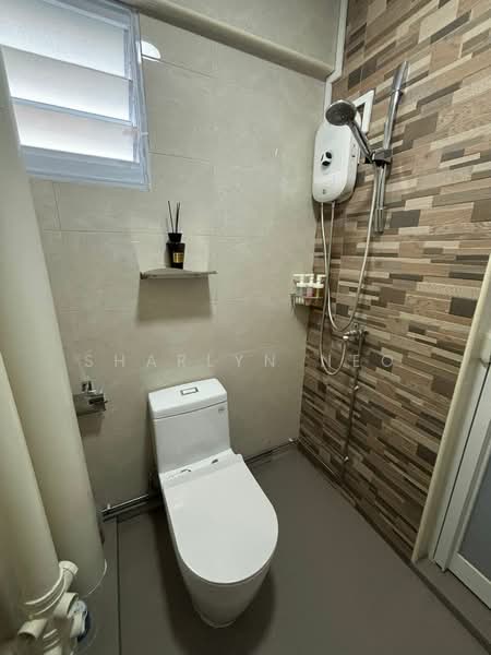 249 Jurong East Street 24, 249 Jurong East Street 24, 2 Bedrooms, 720 sqft, HDB Flat For Sale, by Sharlyn Neo, 500143263 - Bathroom - PropertyGuru.com.sg
