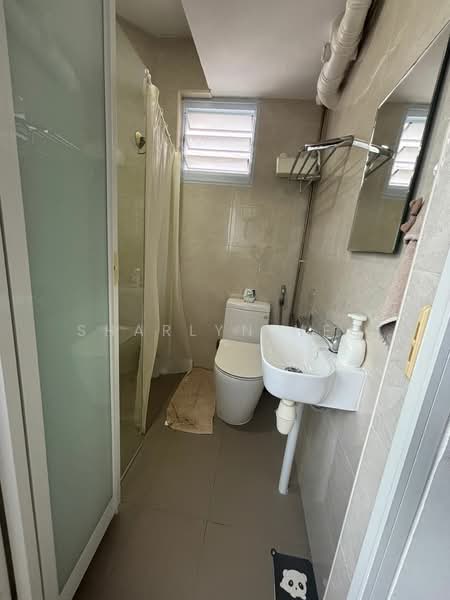 249 Jurong East Street 24, 249 Jurong East Street 24, 2 Bedrooms, 720 sqft, HDB Flat For Sale, by Sharlyn Neo, 500143263 - Bathroom - PropertyGuru.com.sg