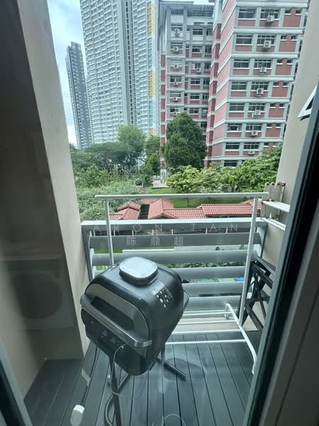 Regency Suites, 36 Kim Tian Road, 2 Bedrooms, 950 sqft, Apartment For Rent, by Baron Tan 陈鼎超, 500143271 - Balcony - PropertyGuru.com.sg
