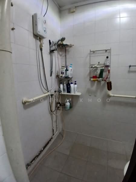 266 Toh Guan Road, 266 Toh Guan Road, Room Rental, 280 sqft, HDB Flat For Rent, by Angela Khoo, 500143278 - Bathroom - PropertyGuru.com.sg