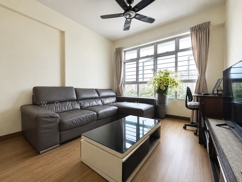 879B Tampines Avenue 8, 879B Tampines Avenue 8, 3 Bedrooms, 1,001 sqft, HDB Flat For Sale, by Wong Boon Keng, 500143279 - Living Room - PropertyGuru.com.sg