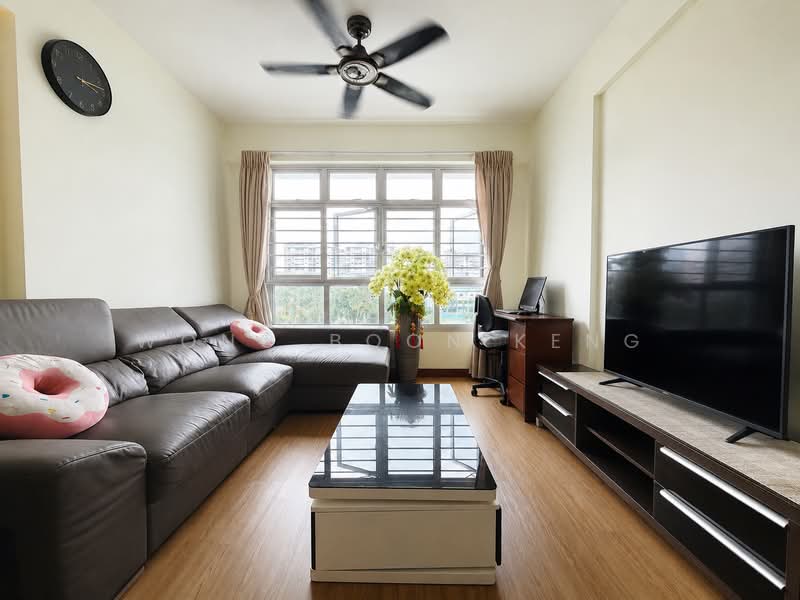 879B Tampines Avenue 8, 879B Tampines Avenue 8, 3 Bedrooms, 1,001 sqft, HDB Flat For Sale, by Wong Boon Keng, 500143279 - Living Room - PropertyGuru.com.sg