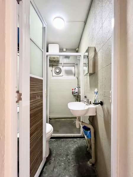 862 Jurong West Street 81, 862 Jurong West Street 81, 4 Bedrooms, 1,571 sqft, HDB Flat For Sale, by M. Fahmi, 500143288 - Bathroom - PropertyGuru.com.sg