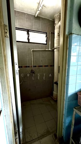 211 Boon Lay Place, 211 Boon Lay Place, 2 Bedrooms, 699 sqft, HDB Flat For Sale, by Cristal Lee, 500143306 - Bathroom - PropertyGuru.com.sg