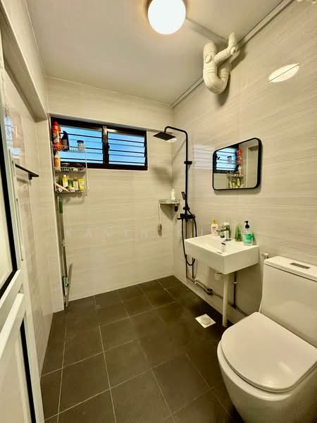 117 Pasir Ris Street 11, 117 Pasir Ris Street 11, 4 Bedrooms, 1,421 sqft, HDB Flat For Sale, by Kavin Kuah, 500143317 - Bathroom - PropertyGuru.com.sg