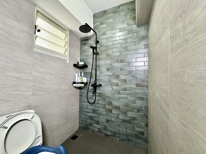 203A Punggol Field, 203A Punggol Field, 3 Bedrooms, 1,184 sqft, HDB Flat For Sale, by Farhan Erwin Joko, 500143352 - Bathroom - PropertyGuru.com.sg