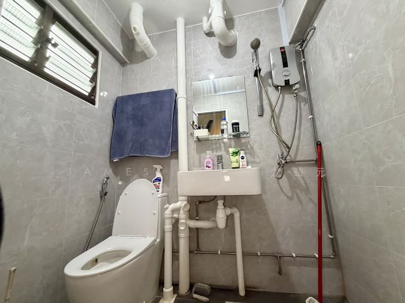 435 Bukit Panjang Ring Road, 435 Bukit Panjang Ring Road, 3 Bedrooms, 904 sqft, HDB Flat For Sale, by James Long 龙劲元, 500143403 - Master Bathroom - PropertyGuru.com.sg