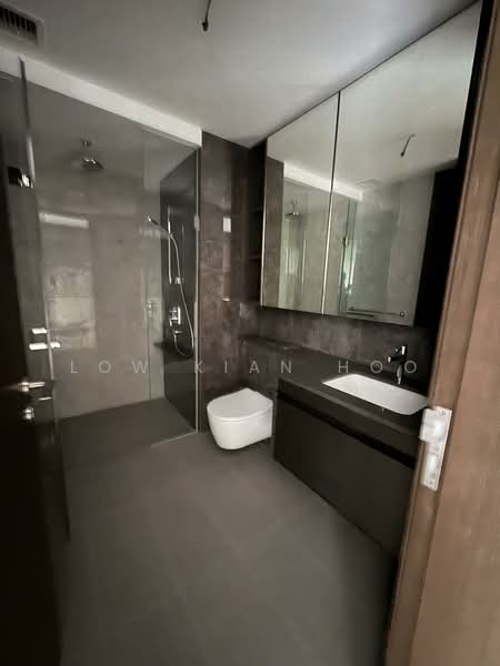 Tembusu Grand, 98 Jalan Tembusu, 1 Bedroom, 527 sqft, Condominium For Sale, by Low Kian Hoo, 500143419 - Bathroom - PropertyGuru.com.sg