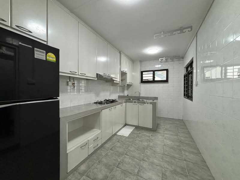 122 Sengkang East Way, 122 Sengkang East Way, 3 Bedrooms, 1,184 sqft, HDB Flat For Rent, by Ian Low, 500143427 - Bright & spacious kitchen pic 1 - PropertyGuru.com.sg