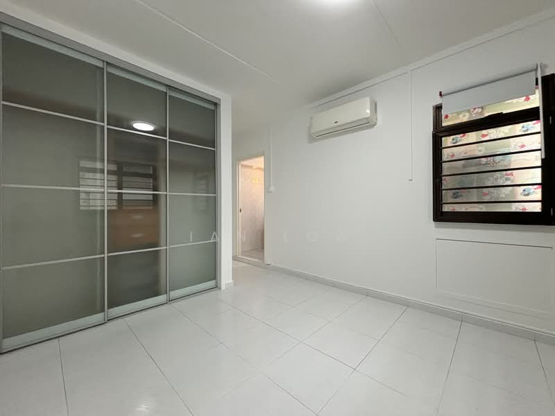 122 Sengkang East Way, 122 Sengkang East Way, 3 Bedrooms, 1,184 sqft, HDB Flat For Rent, by Ian Low, 500143427 - Spacious master bedroom pic 2 - PropertyGuru.com.sg