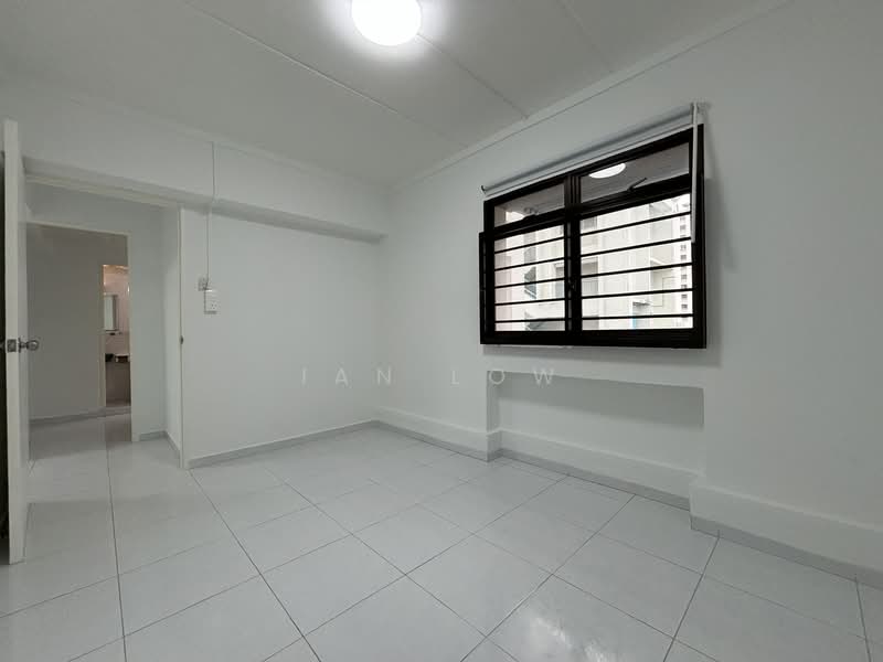 122 Sengkang East Way, 122 Sengkang East Way, 3 Bedrooms, 1,184 sqft, HDB Flat For Rent, by Ian Low, 500143427 - 2nd bedroom pic 1 - PropertyGuru.com.sg
