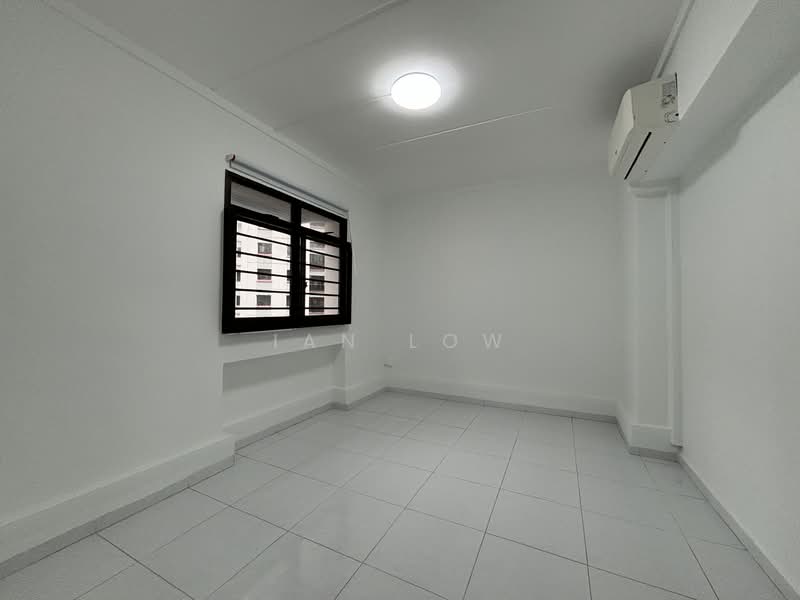 122 Sengkang East Way, 122 Sengkang East Way, 3 Bedrooms, 1,184 sqft, HDB Flat For Rent, by Ian Low, 500143427 - 2nd bedroom pic 2 - PropertyGuru.com.sg