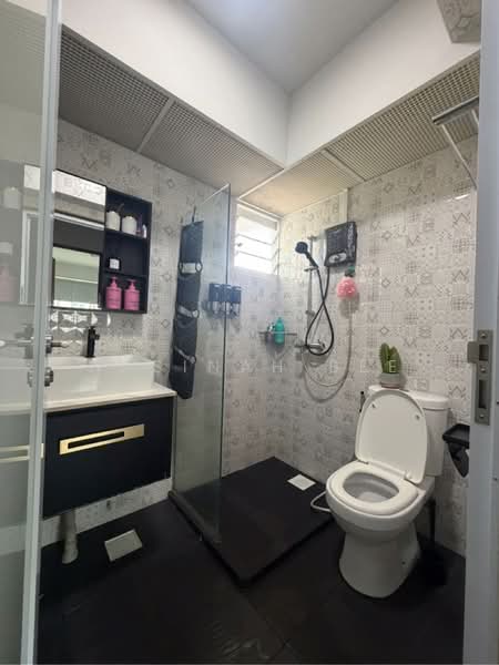 315B Yishun Greenwalk, , 3 Bedrooms, 990 sqft, HDB Flat For Sale, by Hasinah Bee, 500143432 - PropertyGuru.com.sg