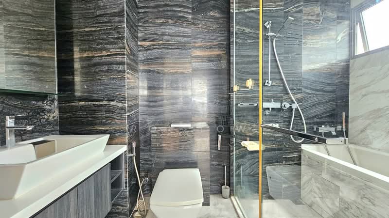 $2330psf ❤️FREEHOLD ❤️5bed 4bath ❤️D12 City Fringe ❤️RCR Condo ❤️10min Balestier ToaPayoh MRT Mall, , 5 Bedrooms, 1,410 sqft, Condominium For Sale, by Roy Low, 500143439 - Bathroom - PropertyGuru.com.sg
