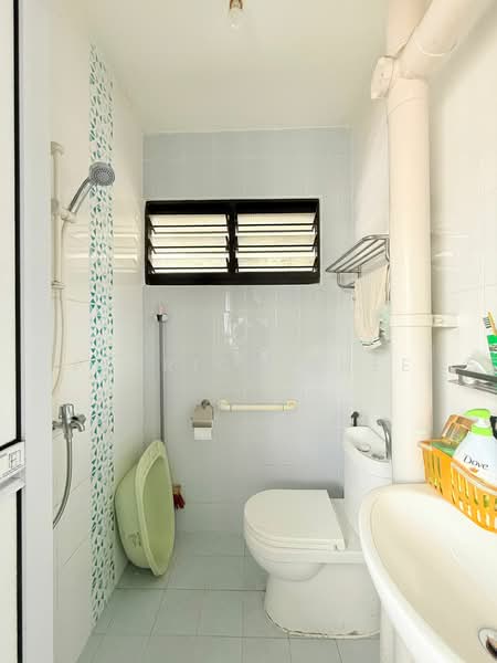 539 Bedok North Street 3, 539 Bedok North Street 3, 2 Bedrooms, 732 sqft, HDB Flat For Sale, by Patrick Chee, 500143440 - Bathroom - PropertyGuru.com.sg