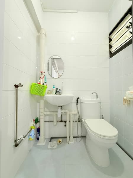 539 Bedok North Street 3, 539 Bedok North Street 3, 2 Bedrooms, 732 sqft, HDB Flat For Sale, by Patrick Chee, 500143440 - Bathroom - PropertyGuru.com.sg