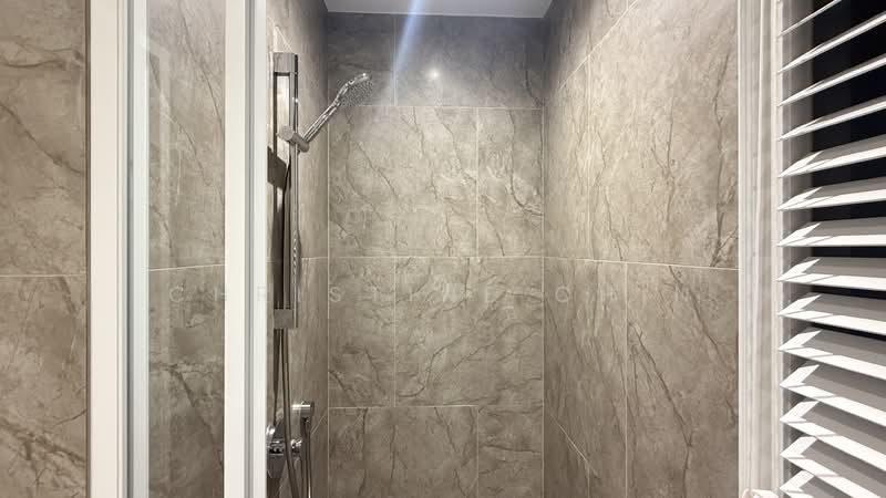 SUPER CHEAP! FREEHOLD AT LEASEHOLD PRICE! 5 MINS WALK TO MRT!, , 3 Bedrooms, 764 sqft, Condominium For Sale, by Christine Chin, 500143451 - Bathroom - PropertyGuru.com.sg
