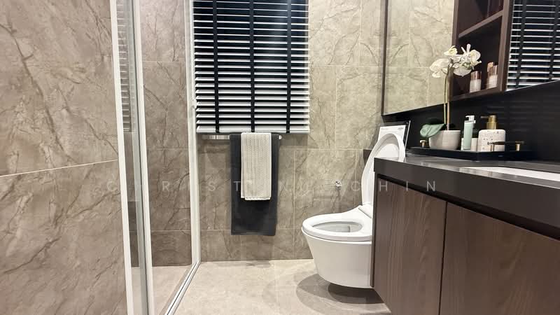 SUPER CHEAP! FREEHOLD AT LEASEHOLD PRICE! 5 MINS WALK TO MRT!, , 3 Bedrooms, 764 sqft, Condominium For Sale, by Christine Chin, 500143451 - Bathroom - PropertyGuru.com.sg