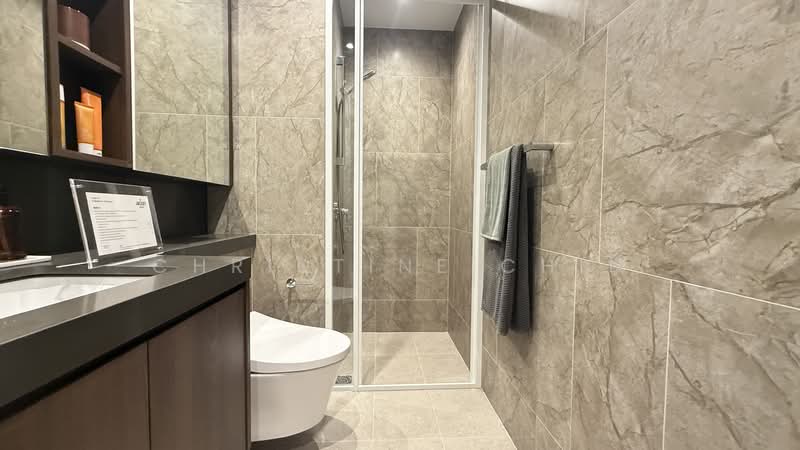 SUPER CHEAP! FREEHOLD AT LEASEHOLD PRICE! 5 MINS WALK TO MRT!, , 3 Bedrooms, 764 sqft, Condominium For Sale, by Christine Chin, 500143451 - Bathroom - PropertyGuru.com.sg