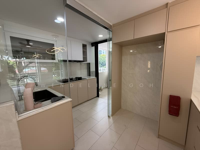 Monterey Park Condominium, 33 West Coast Rise, 3 Bedrooms, 1,367 sqft, Condominium For Sale, by Wendeline Goh, 500143492 - Kitchen - PropertyGuru.com.sg
