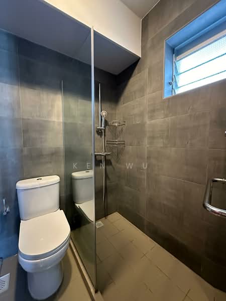 93B Telok Blangah Street 31, 93B Telok Blangah Street 31, 3 Bedrooms, 1,001 sqft, HDB Flat For Rent, by Ken Wu, 500143502 - Bathroom - PropertyGuru.com.sg